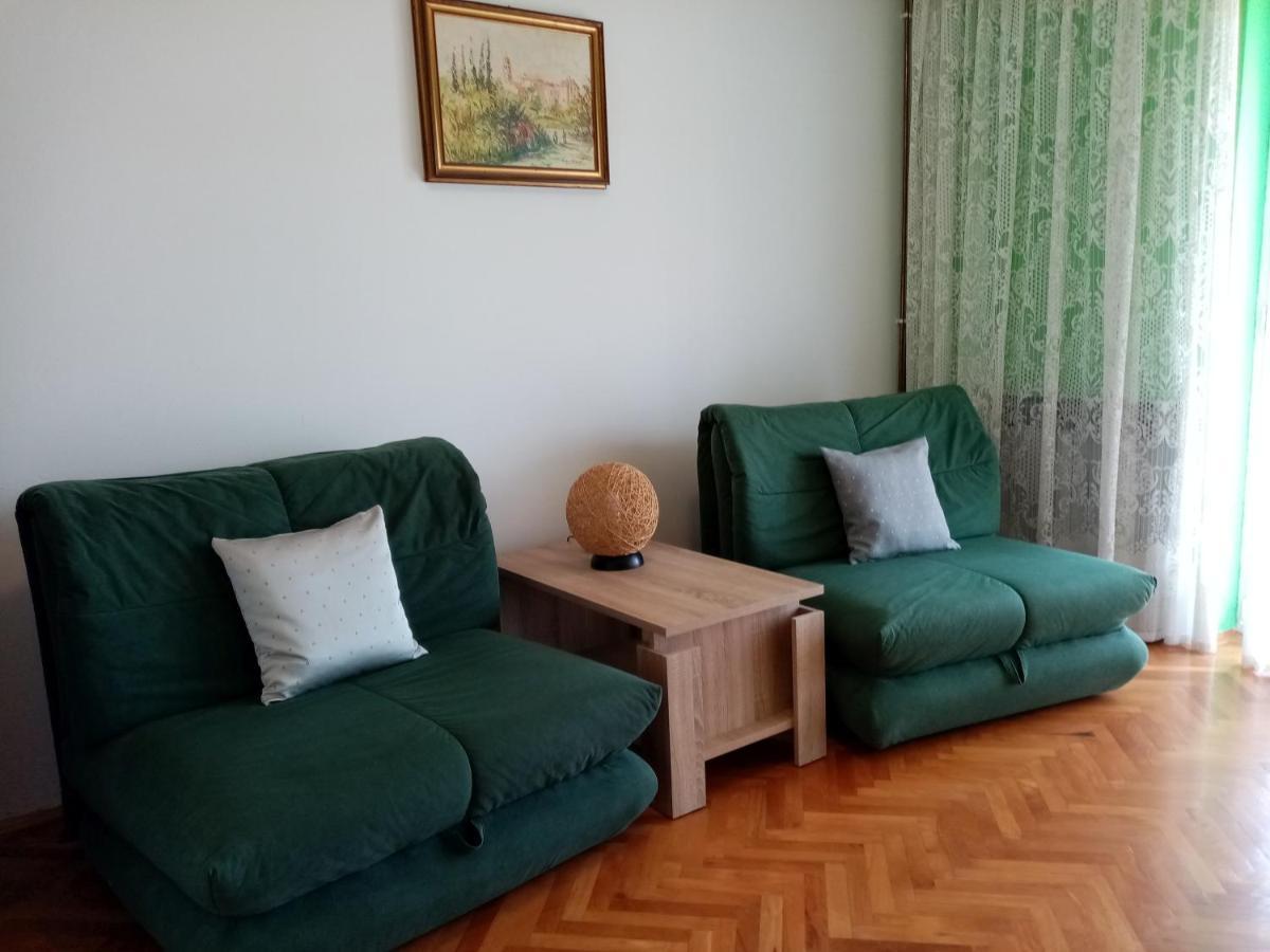 Apartman Violeta Ловран Екстериор снимка
