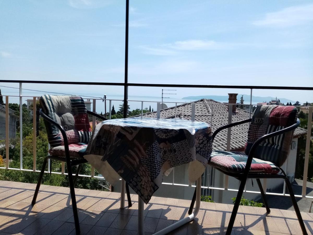 Apartman Violeta Ловран Екстериор снимка